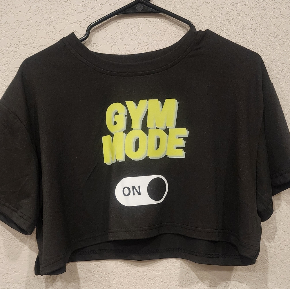 Graphic Crop Top
